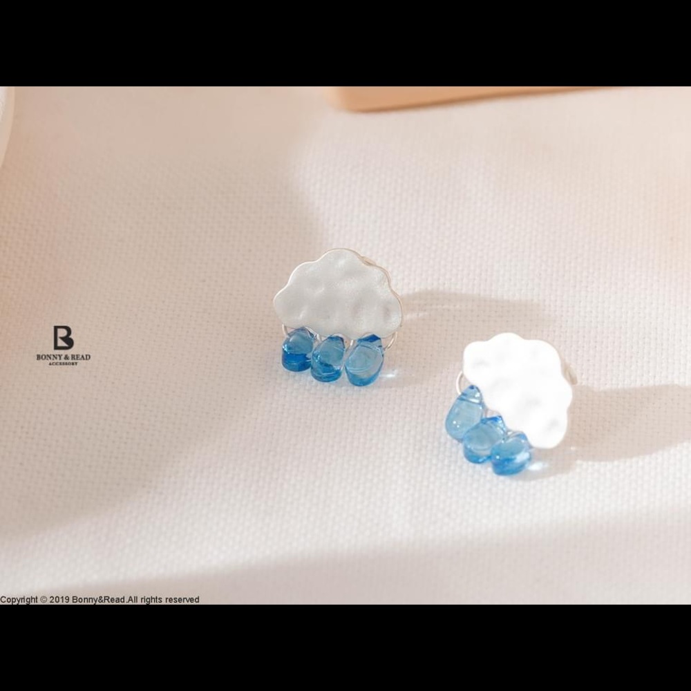 Cloudy Tear Earrings